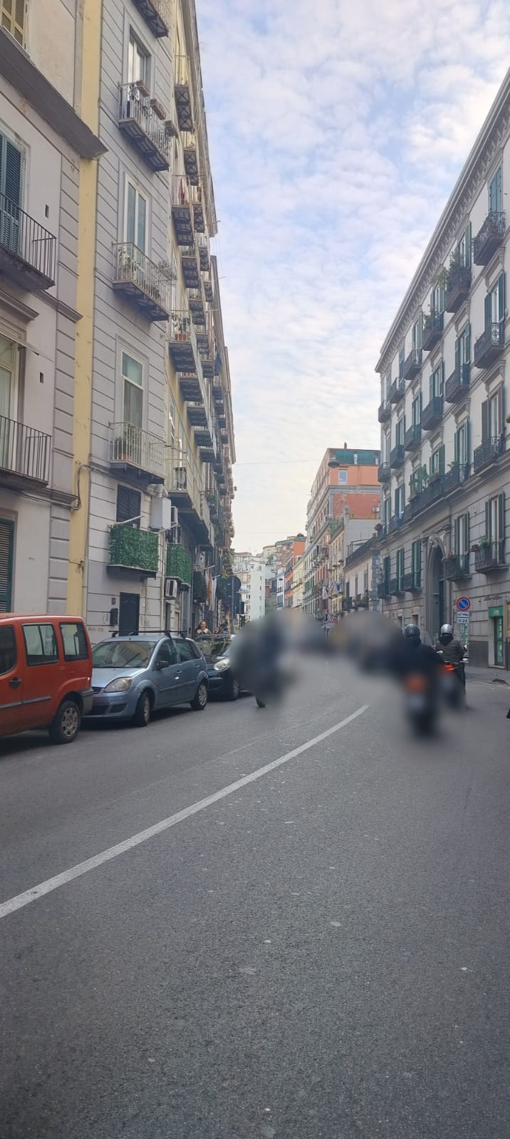 Box auto 40 mq fronte strada con ampio spazio deposito — foto 5