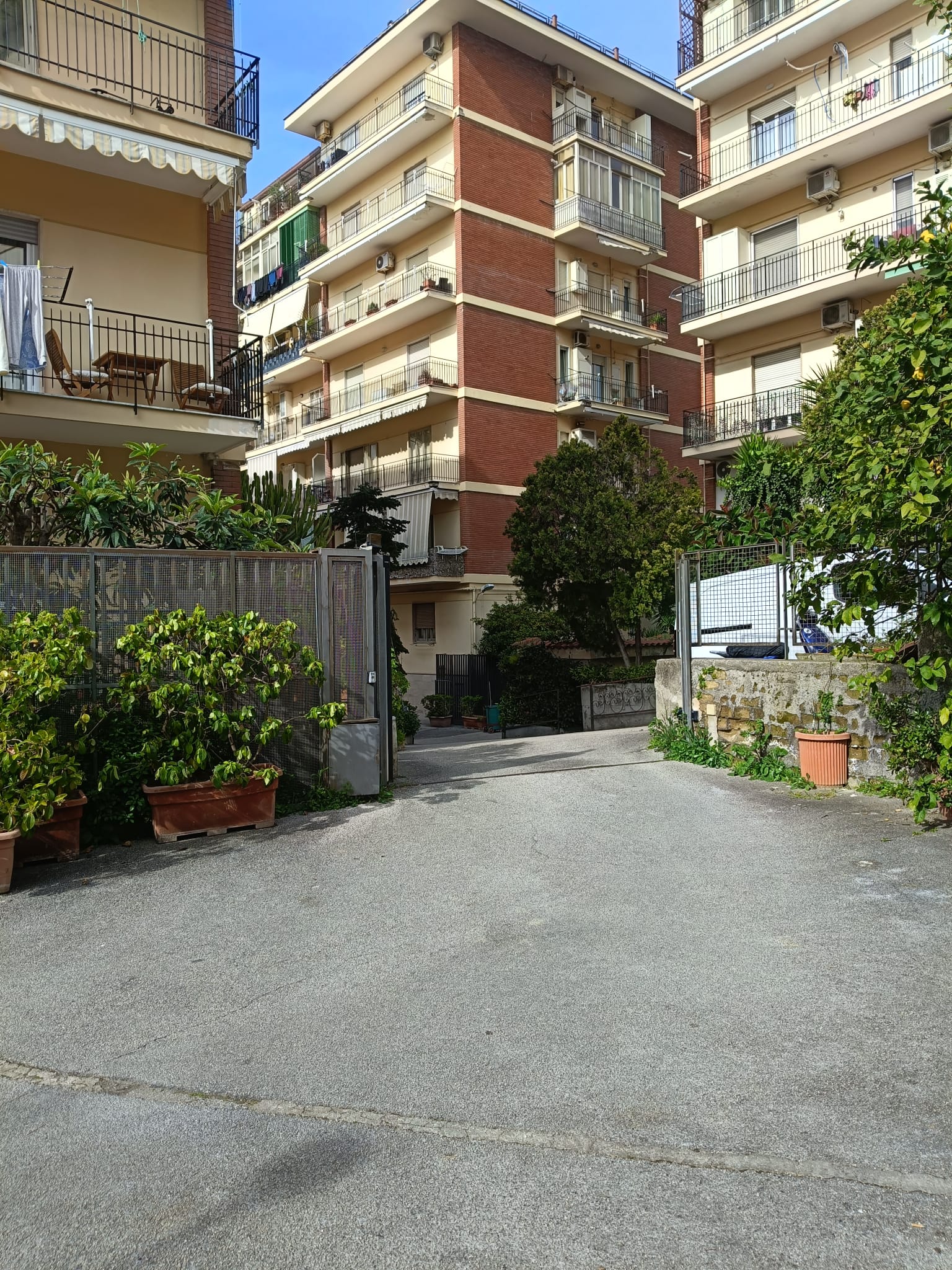 Ampio box auto con ottima manovrabilità — foto 9