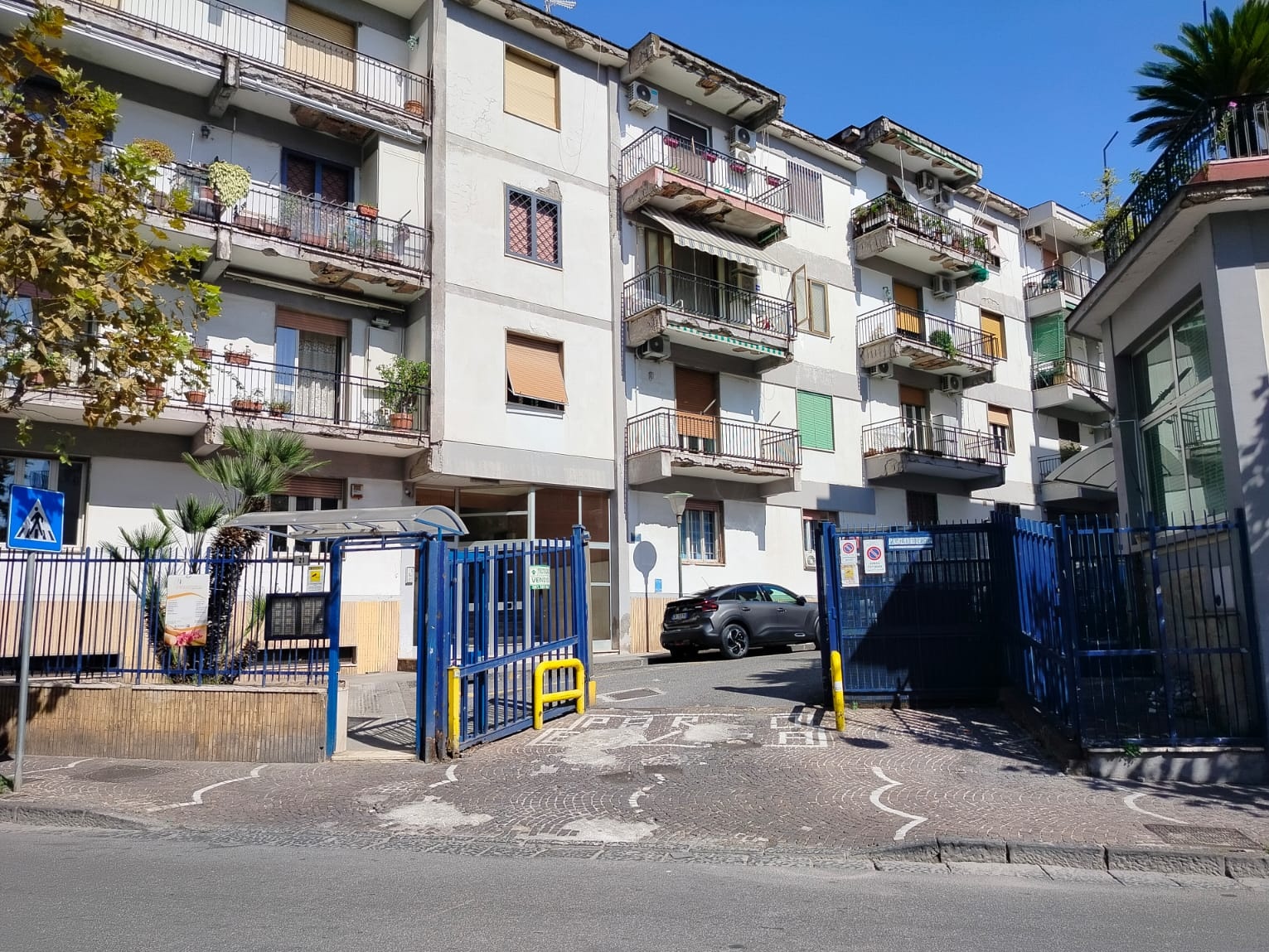 Ampio trilocale signorile con doppi balconi e cantina — foto 7
