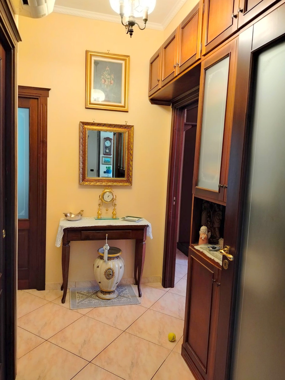 Ampio trilocale signorile con doppi balconi e cantina — foto 22