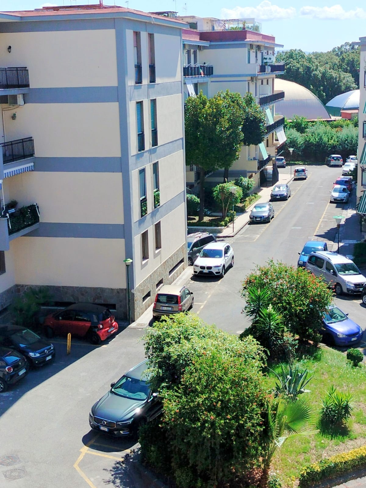 Ampio trilocale signorile con doppi balconi e cantina — foto 9