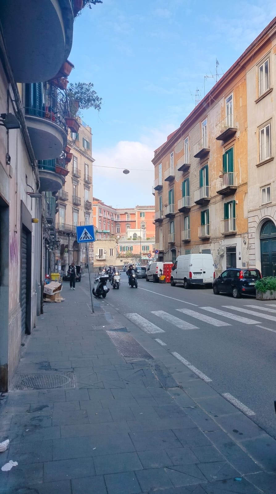 Box auto 40 mq fronte strada con ampio spazio deposito — foto 3