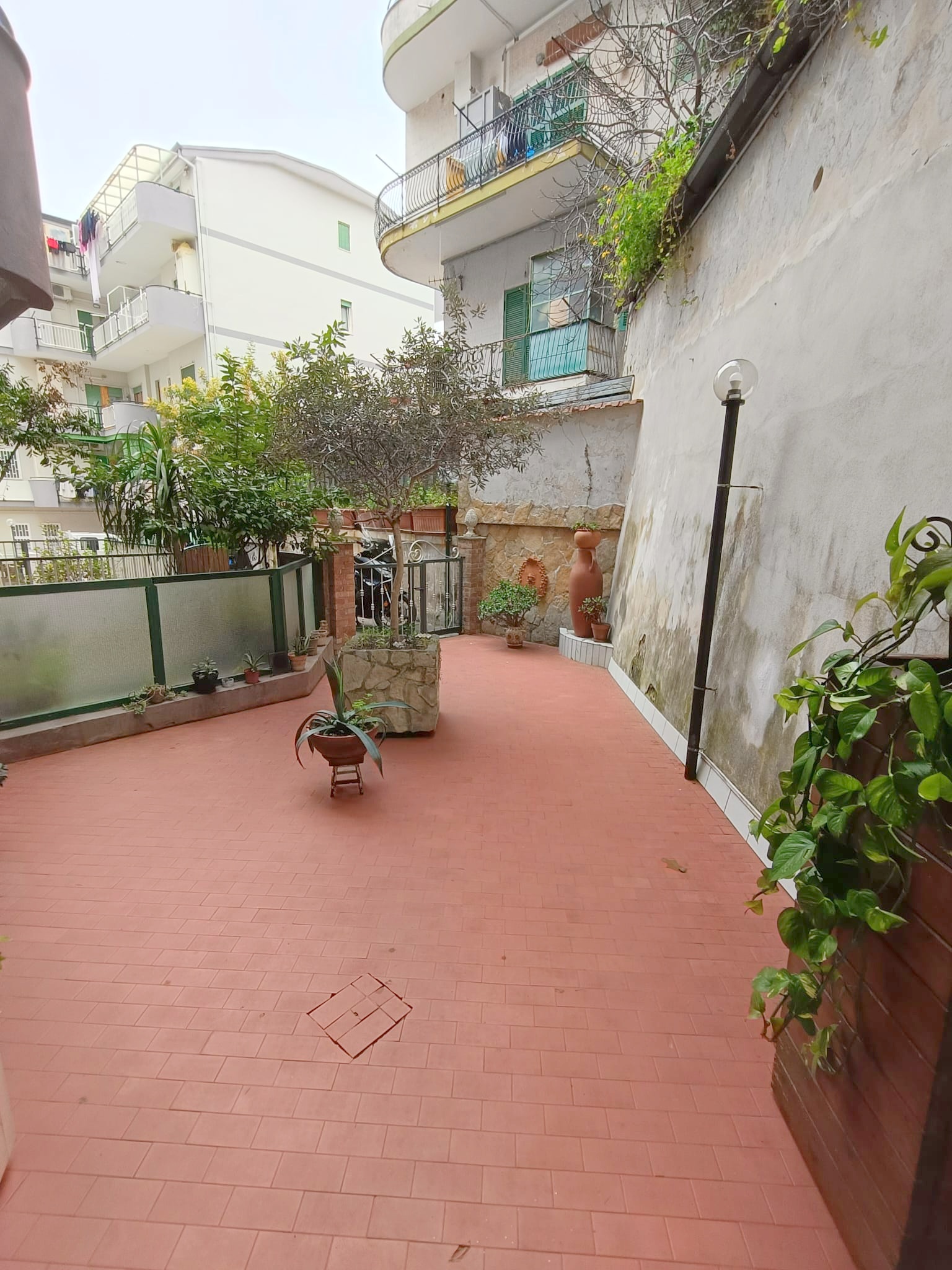 Soluzione semi-indipendente in parco con 2 terrazzi — foto 3